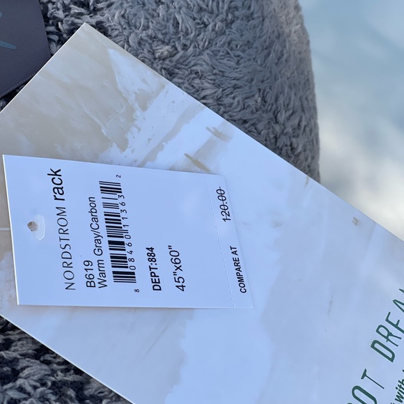 BAREFOOT DREAMS Cozychic blanket Warm Grey/ Carbon Brand new with tags - Picture 11 of 12